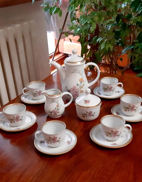 Фарфоровые чайные и кофейные сервизы