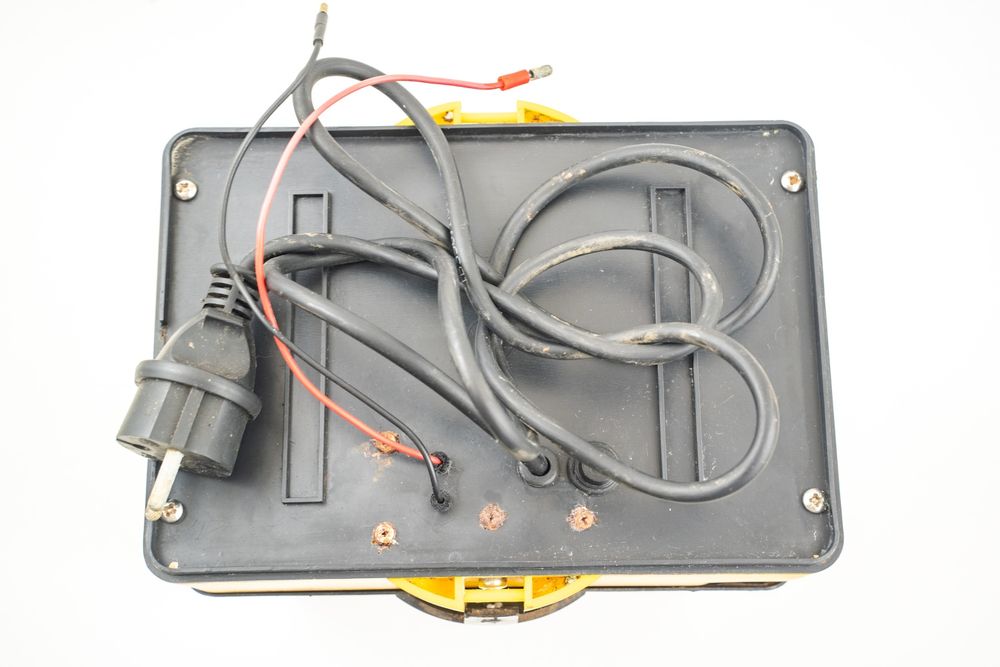 Aparat de impulsuri pentru garduri electrice!