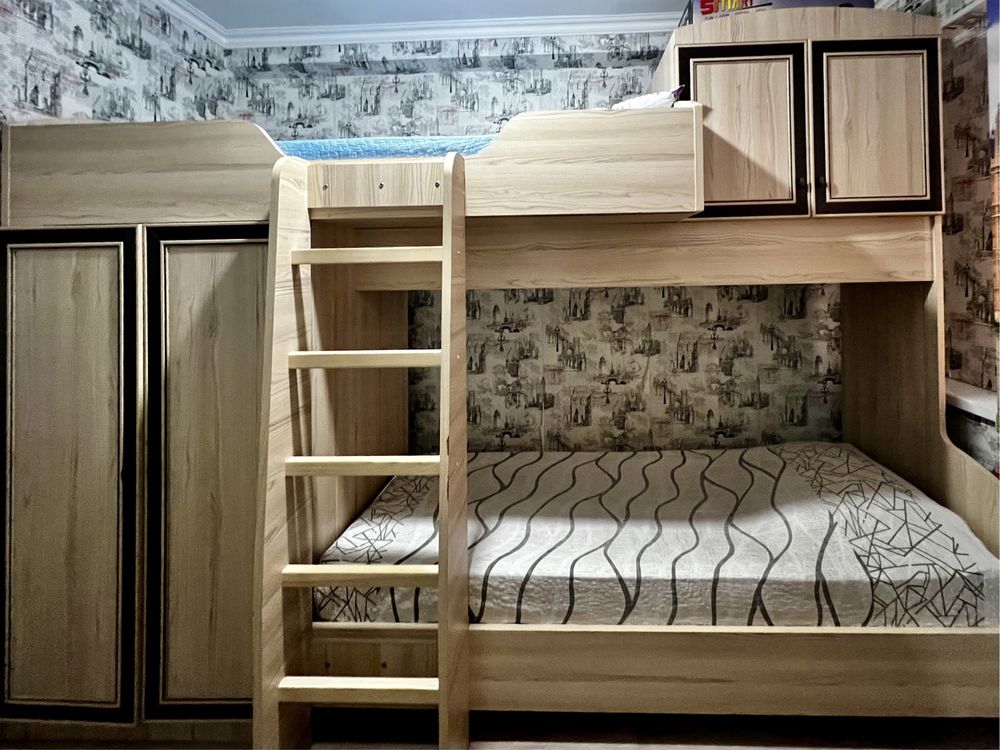 Кровать двухэтажная, с двумья матрасами
