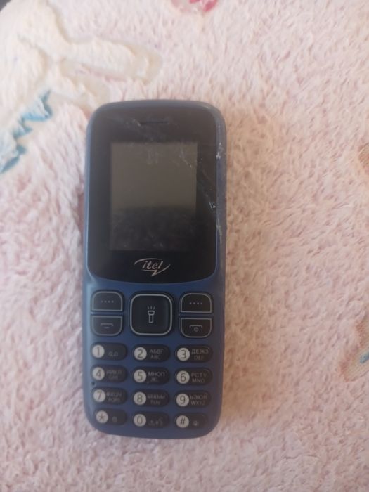 Продам кнопочный телефон