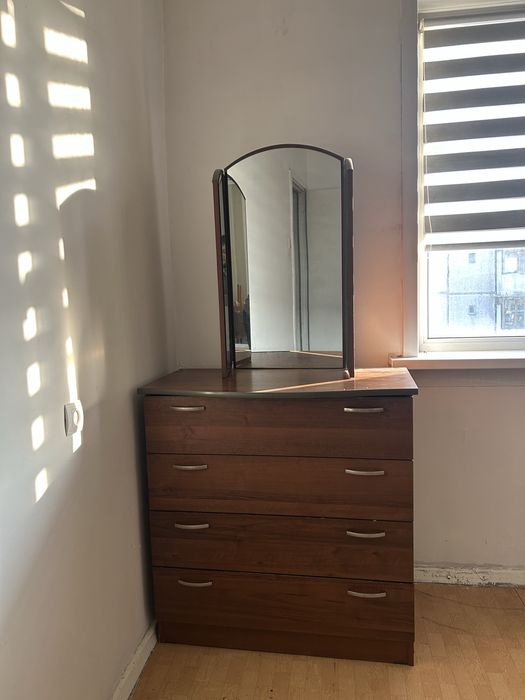 Камод с зеркало и шкаф