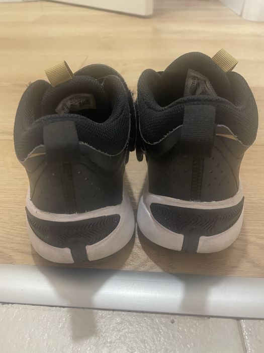 Маратонки Nike husttle