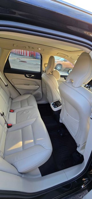 Volvo XC 60, An 2023, Diesel + Hibrid