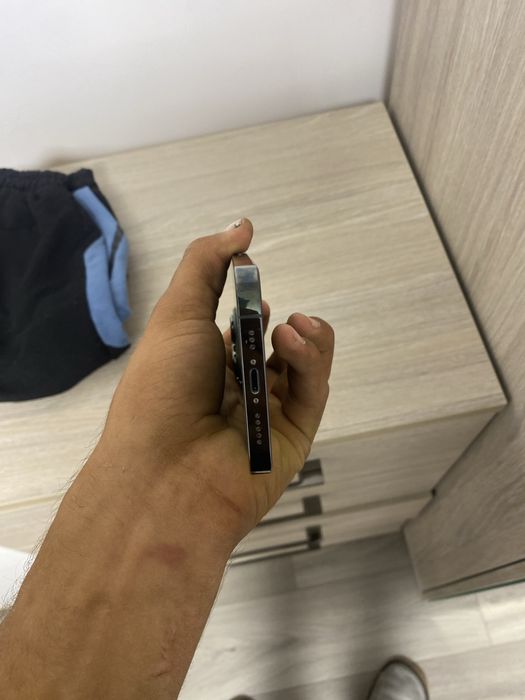 Vand iphone 13 pro nou urgent