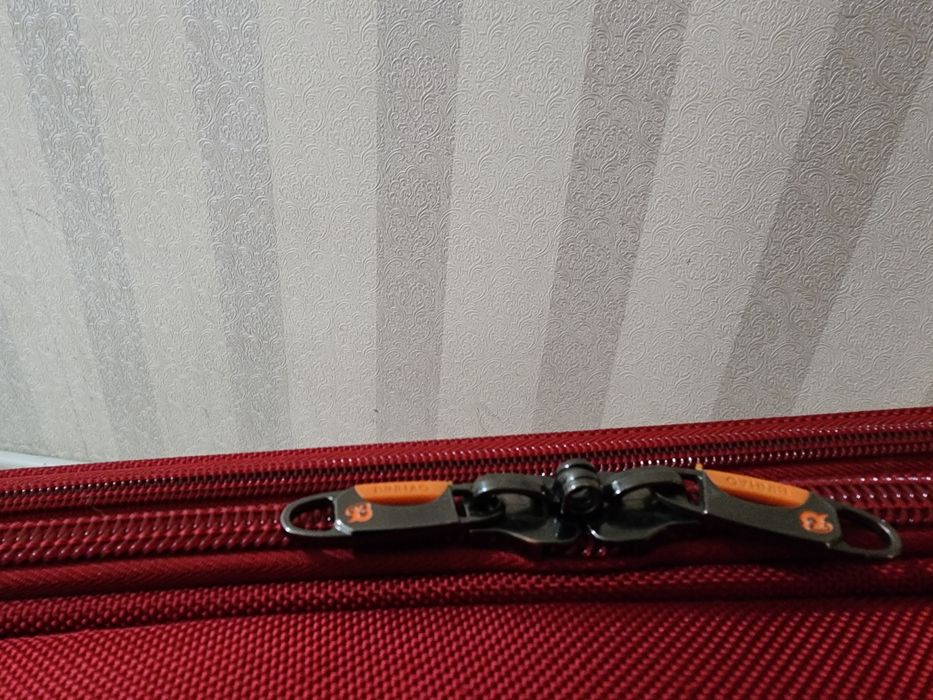 Чемодан дорожный