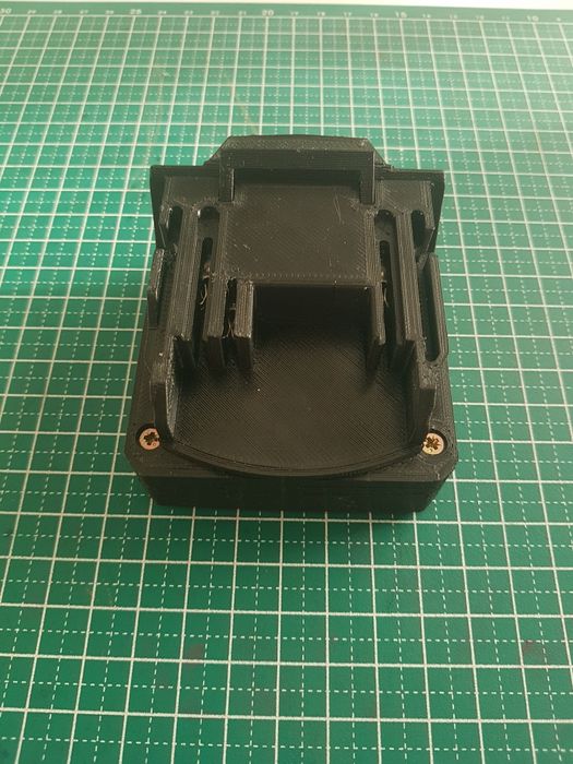 Adaptor de la baterie Dewalt XR la scule Makita LXT