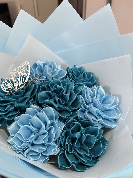 Buchet de flori din satin