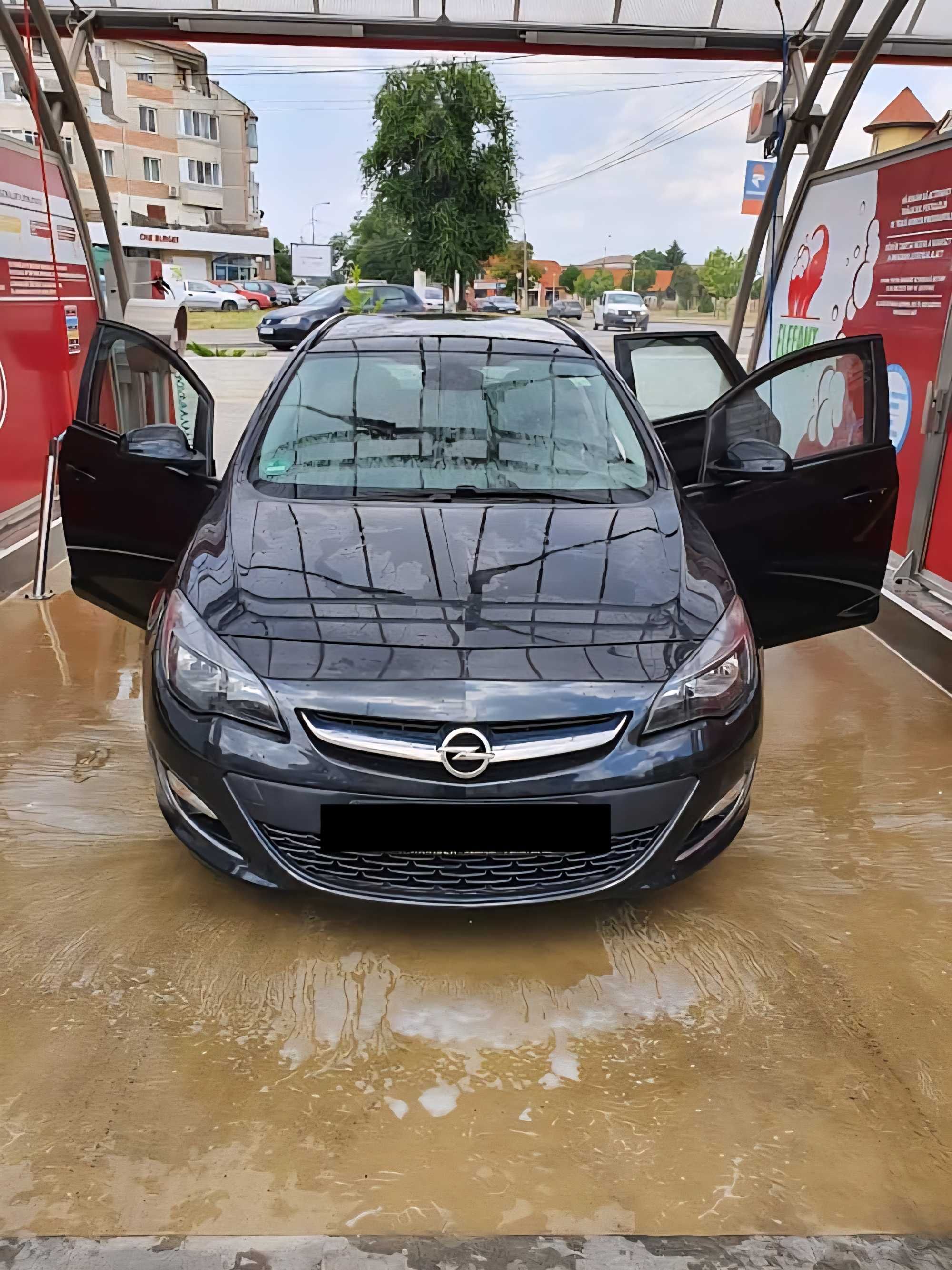 Opel Astra J facelift Avariat
