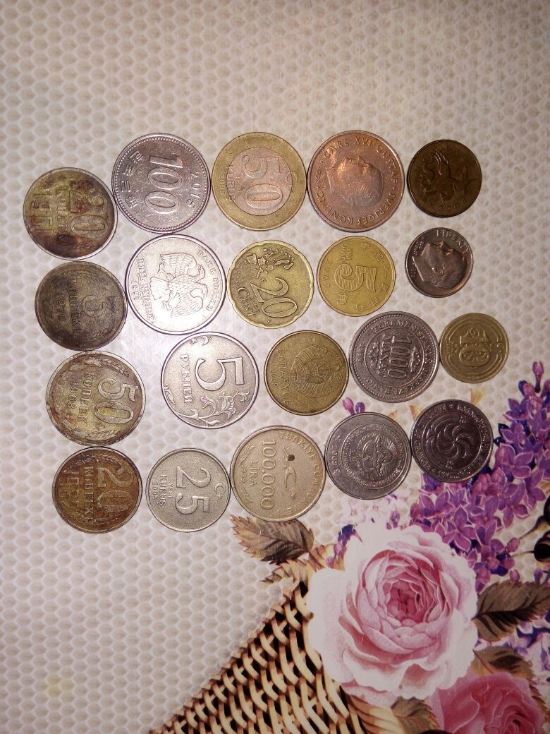 Старые монеты и купюры