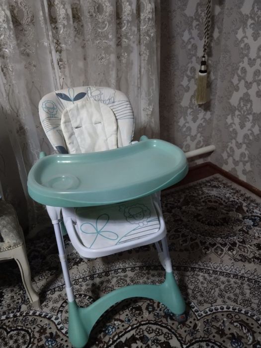 Стульчик для кормления ребенка