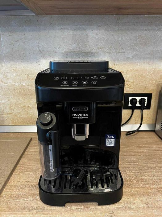 Espressor automat De'Longhi Magnifica EVO 290.51.B, încă în garanție