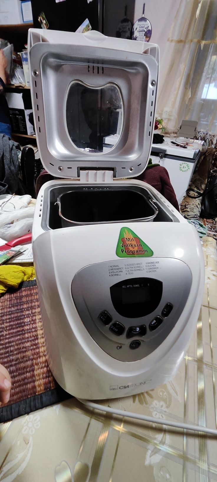 Aparat de făcut pâine clatronic