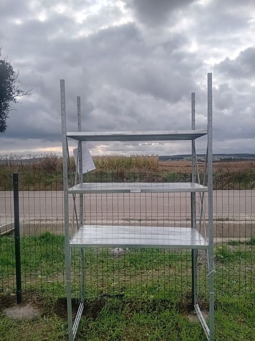 Vindem rafturi metalice industriale profesionale