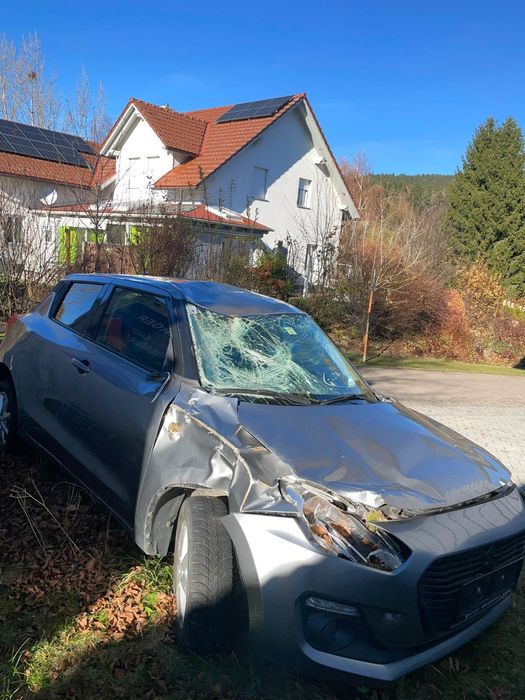 Suzuki Swift 2018 1.3i  4x4 AVARIAT