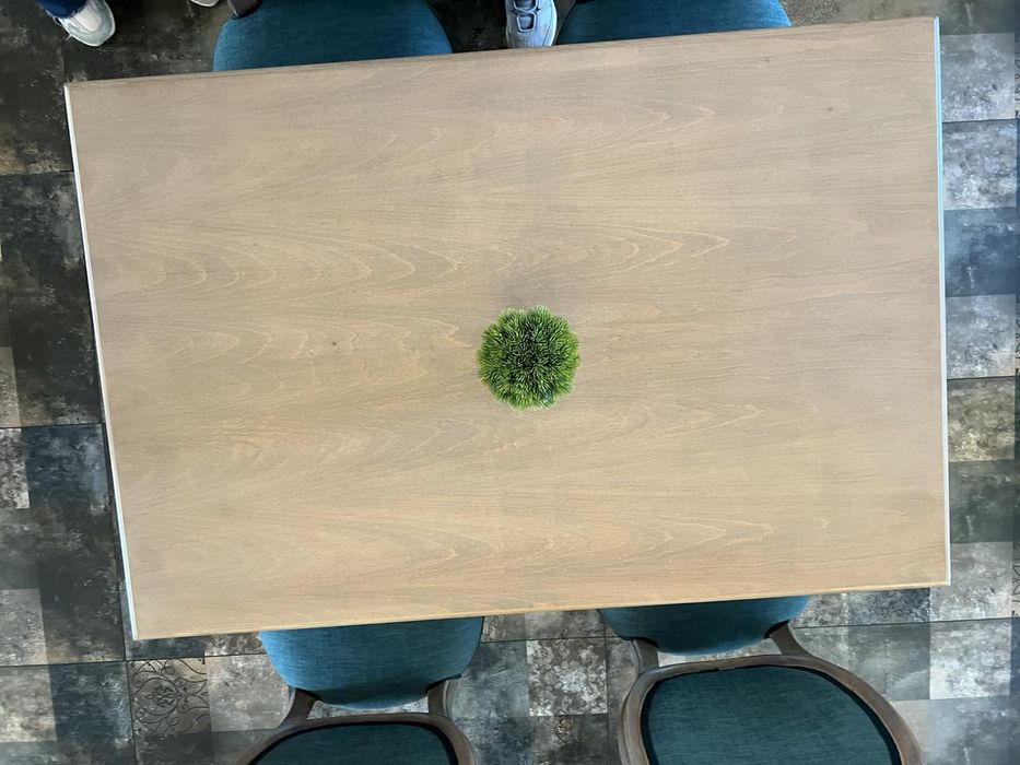 Маса масив светло кафяво