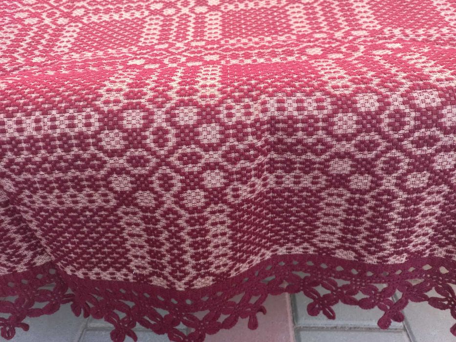 Cuvertura din lana tesuta in razboi