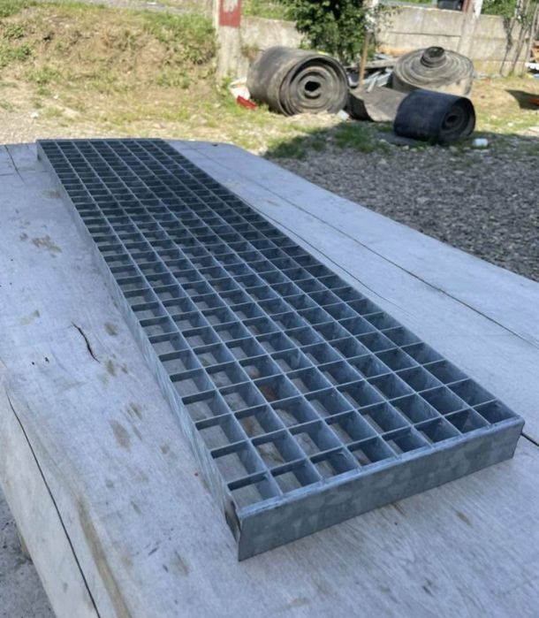 Trepte zincate metalice galvanizate pentru mai multe detalii sunați