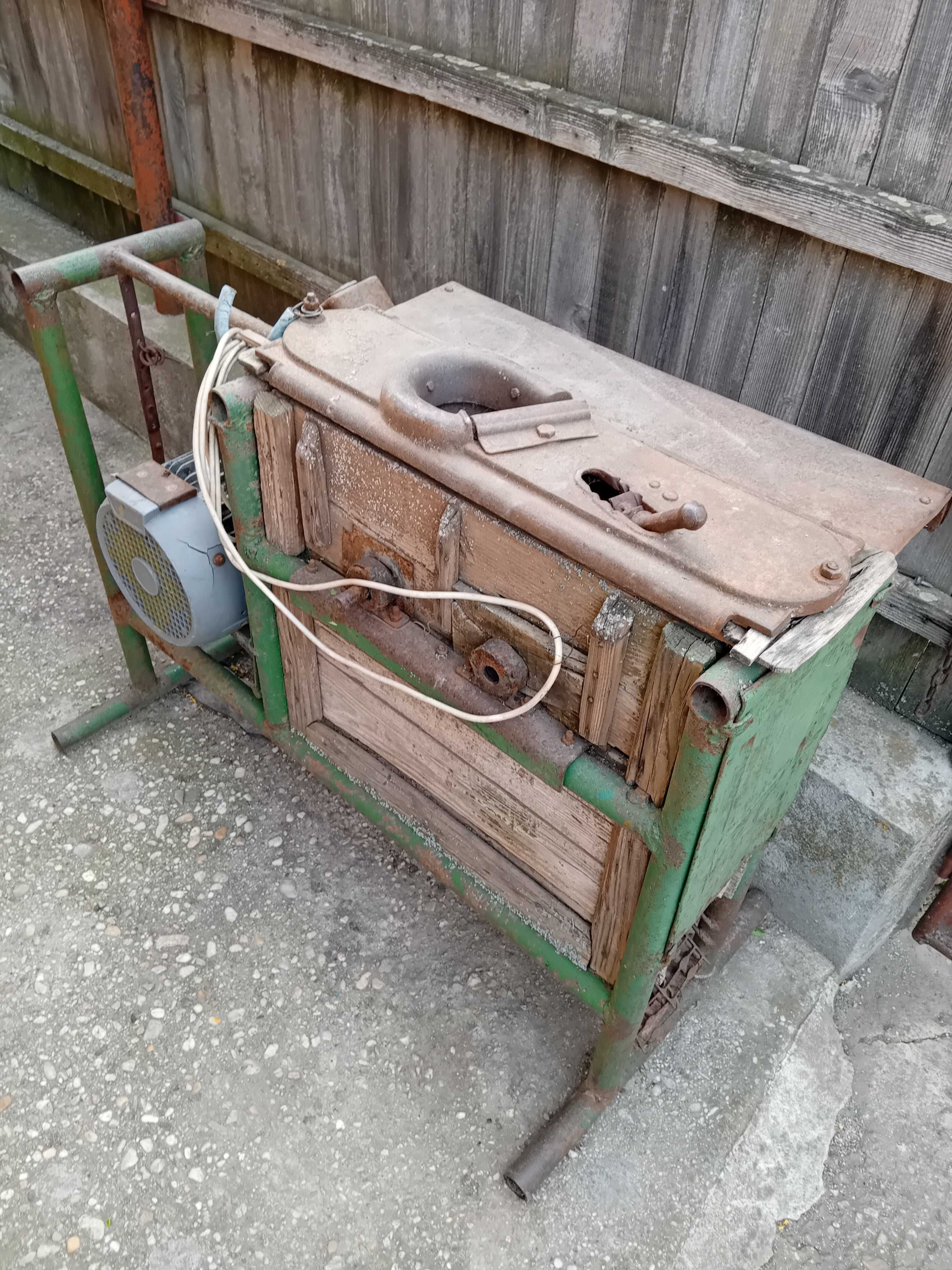 Mașina de bătut porumb electrică