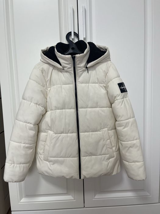 Продам женскую куртку calvin klein