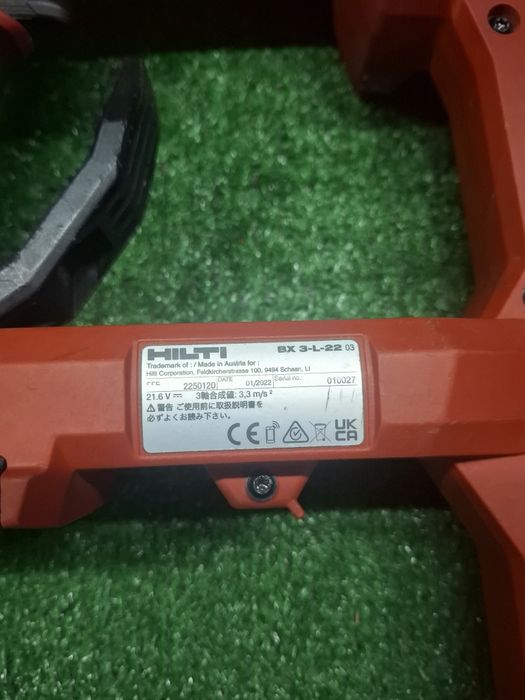 Пистолет на Hilti BX 3-22 за директен монтаж с 2 батерии по 4 ампера
