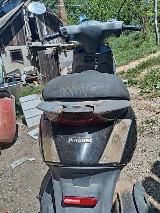 Vând Piaggio zip