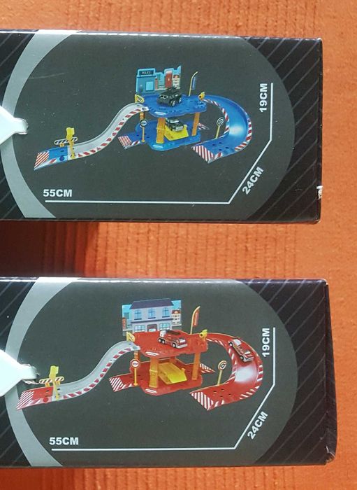 Vând jucării, set stație de poliție și set parcare pompieri