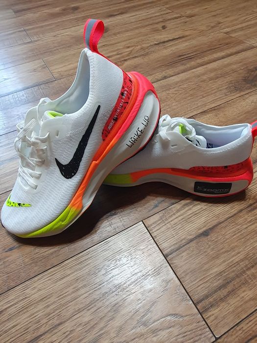 Vând  nike zoomx invicibile run3