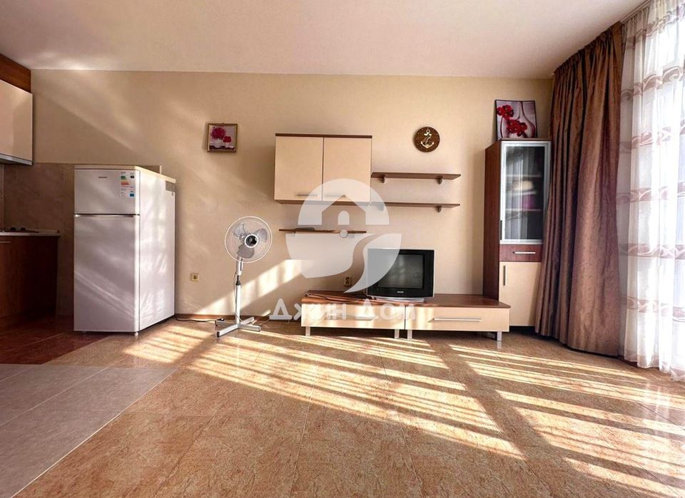 Продава се Двустаен апартамент в к.к. Слънчев бряг - 82 кв.м за 1068 €/кв.м - Снимка #3