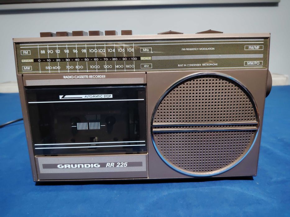 GRUNDIG RR 225 radio casetofon vintage defect, nu se aude în difuzor