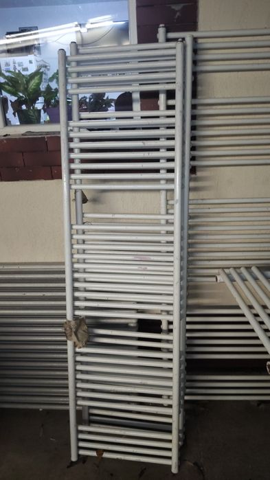 Vând obiecte sanitare și calorifere