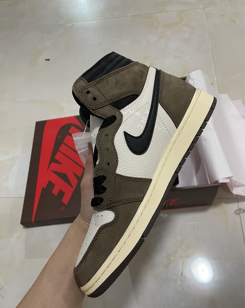 Air Jordan 1 Retro High x Travis Scott Mocha