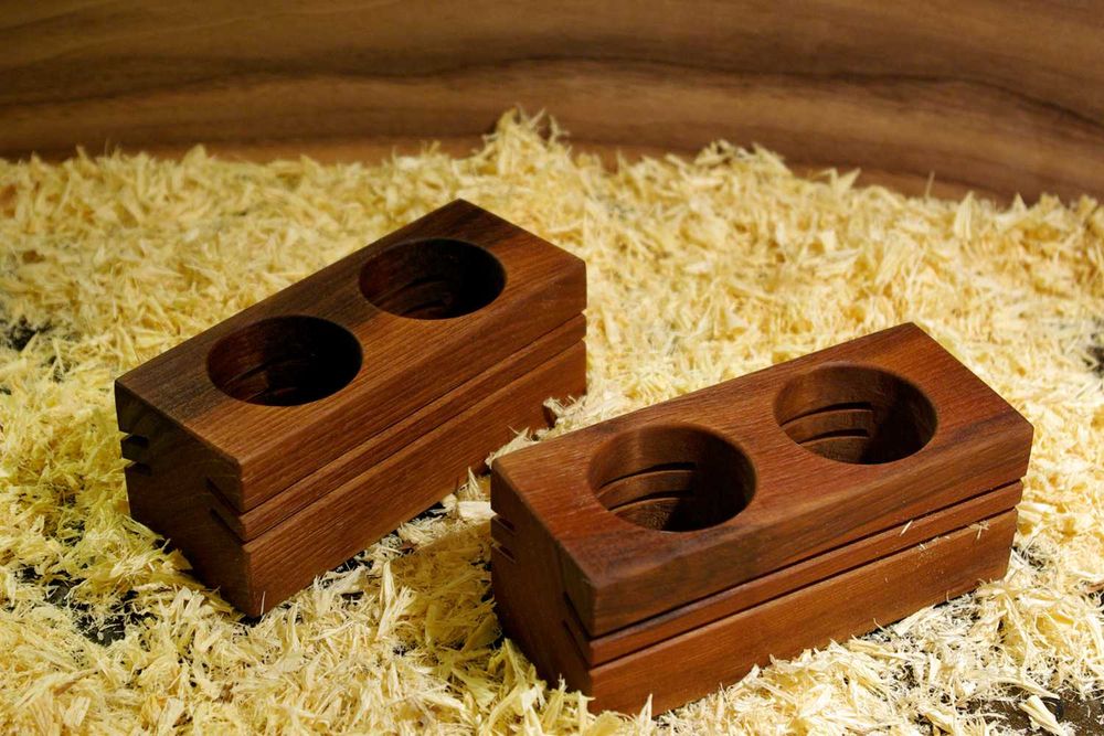 Комплект от 2 свещника (поставки) за чаени свещи, изработени от орех