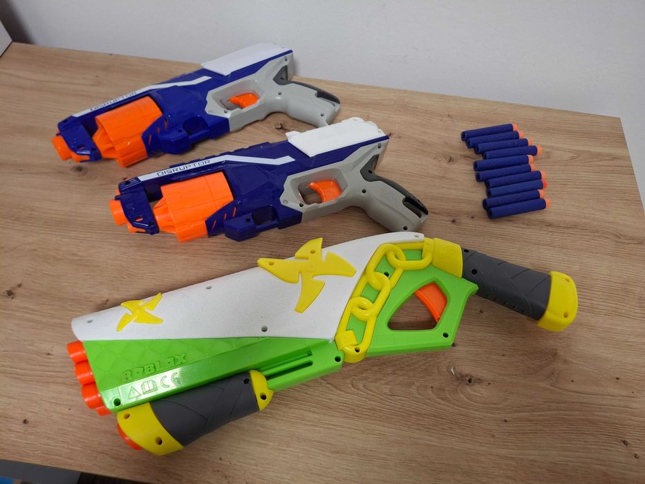 Vand lot jucarii cu 3 arme Nerf