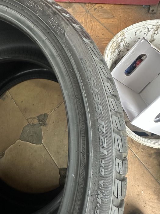 255/35/21-Pirelli
