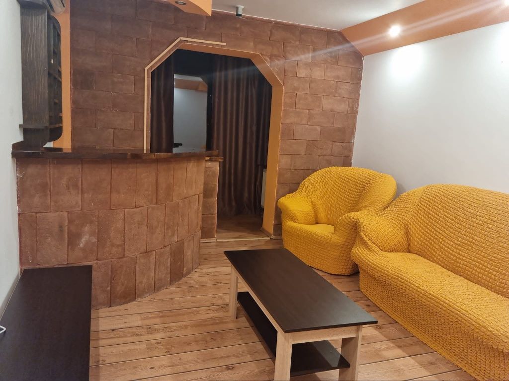 Proprietar vand Apartament 3 camere, semidecomandat, mobilat, utilat