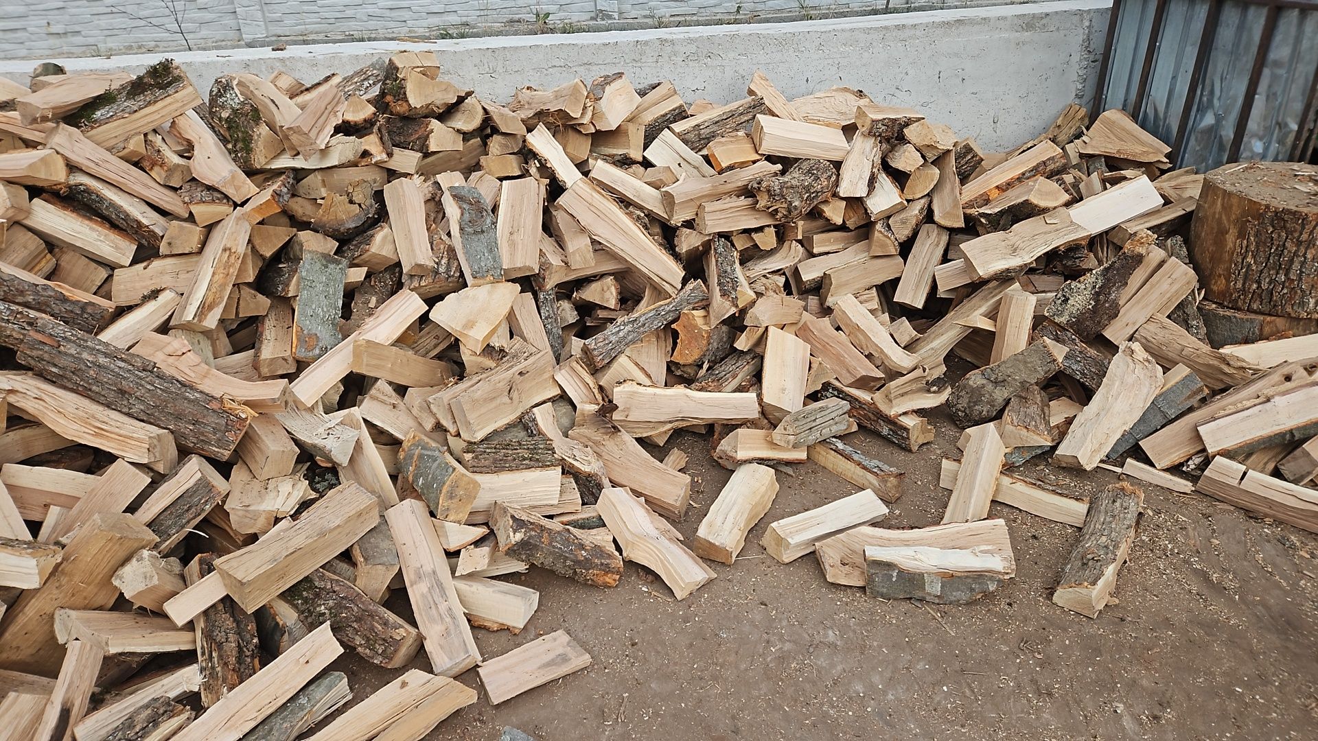 Lemne foc fag sau stejar uscat  și carbuni lignit
