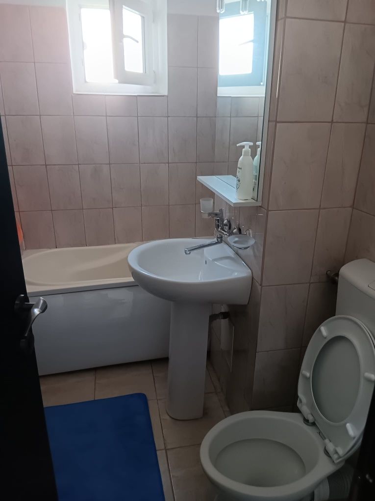 Inchiriez apartament