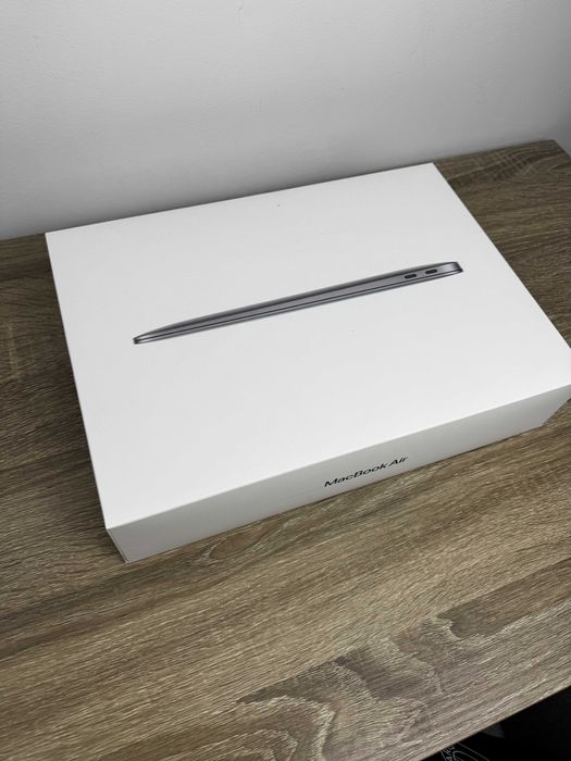 MacBook Air 13" M1 (2020) - Space Grey, 8GB RAM, 256GB SSD