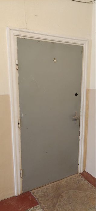 Срочно продаю железную дверь