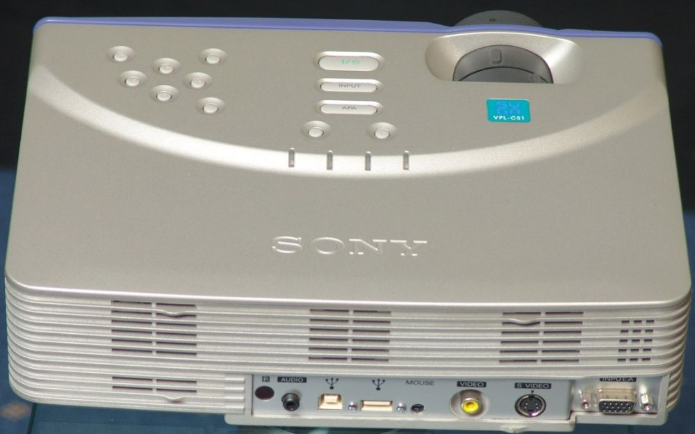 Продавам Sony LCD Projector VPL-CS1