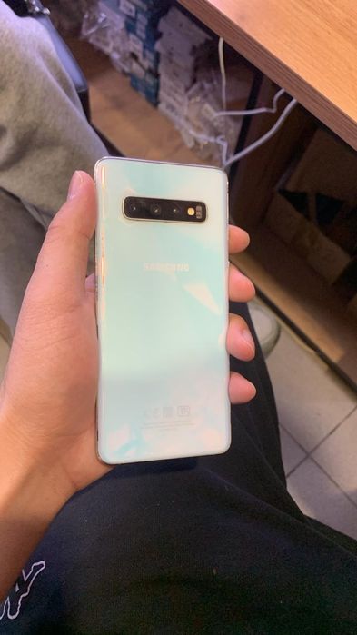 Самсунг s10 продам