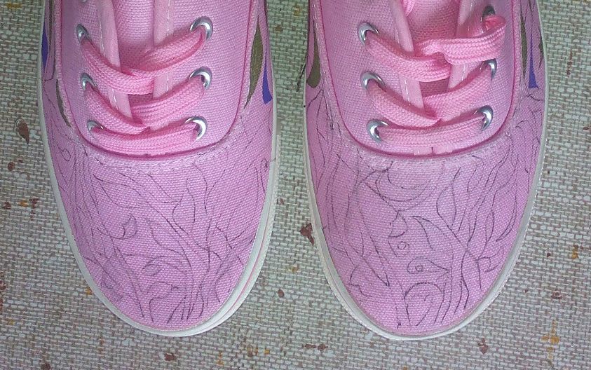 Рисувани дамски кецове