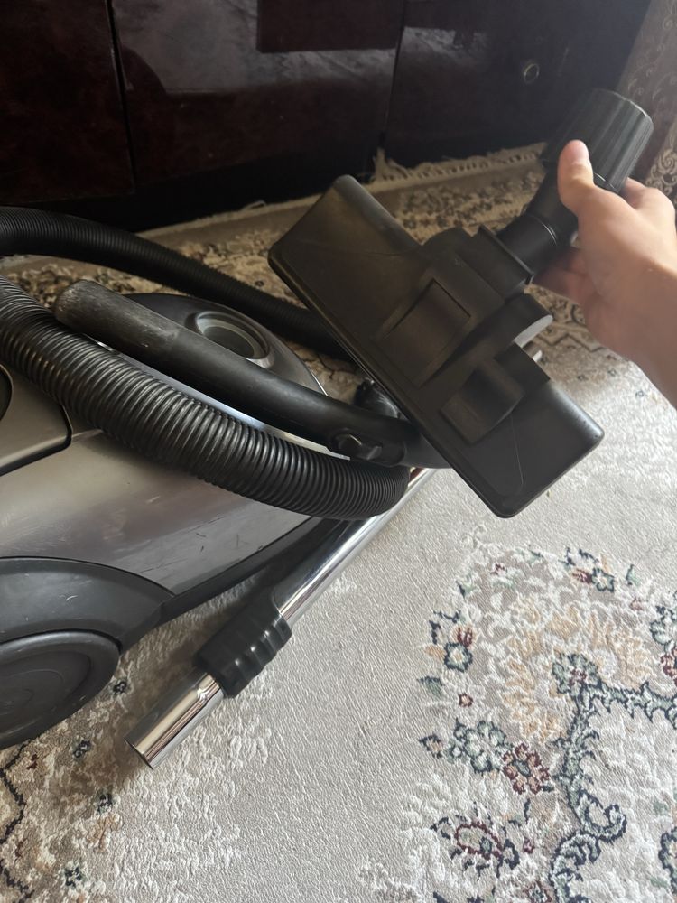 Пылесос lg 1500W,рабочий