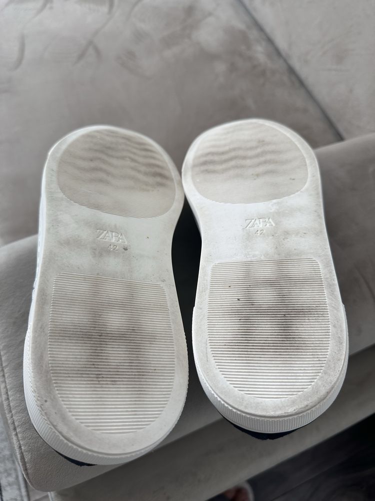 Mocasini Zara foarte frumoși și foarte comozi in stare ferfectă!Nr.42