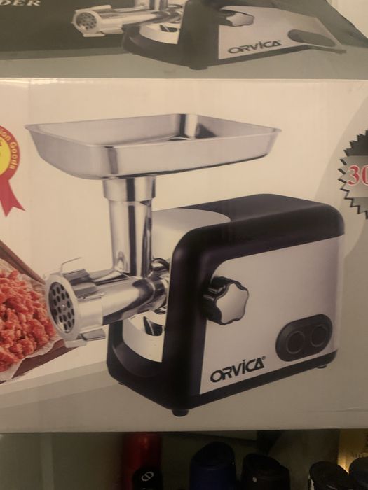 Мясорубка электрическая в хорошем состоянии