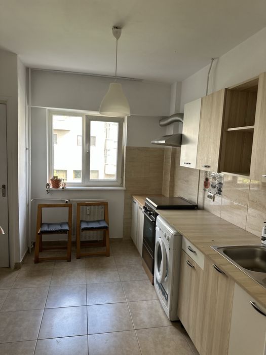 Apartament decomandat de inchiriat, zona centrala, 2 camere, etaj 3/4