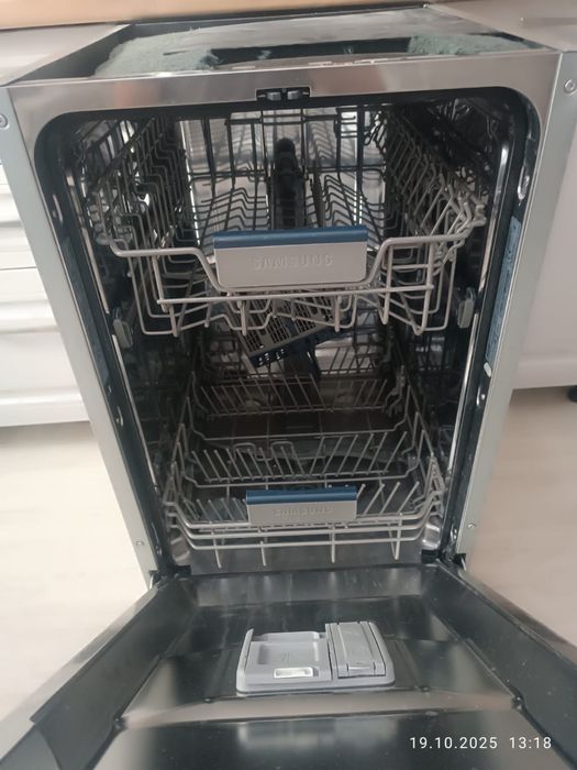 Продам встранвуюмую посудомойку