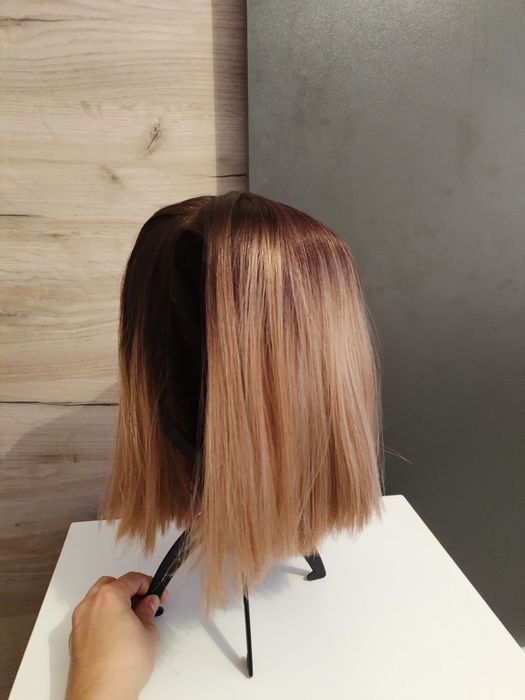 Vând peruci în stare foarte buna