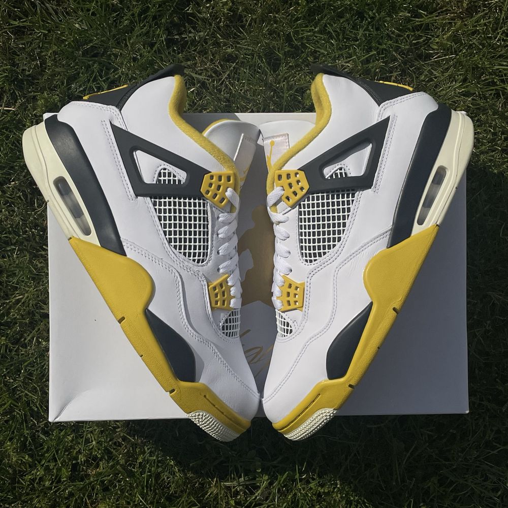 Jordan 4 Vivid Sulfur (nu Yeezy sau Dunk)