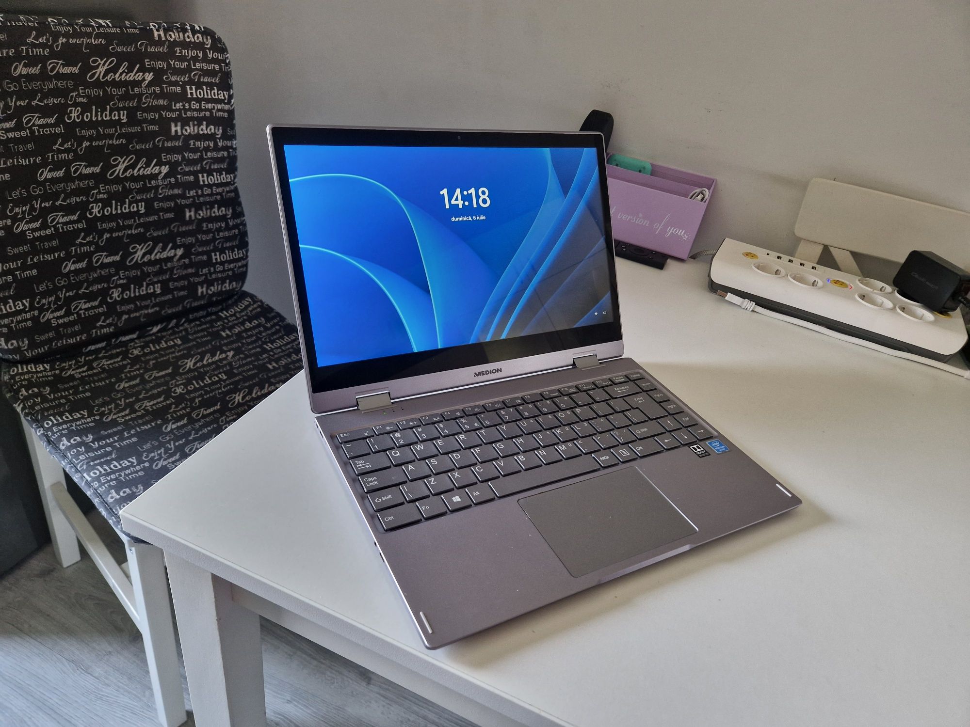 Laptop Medion 2 în 1 ,se face tableta  360 grade - touchscreen
